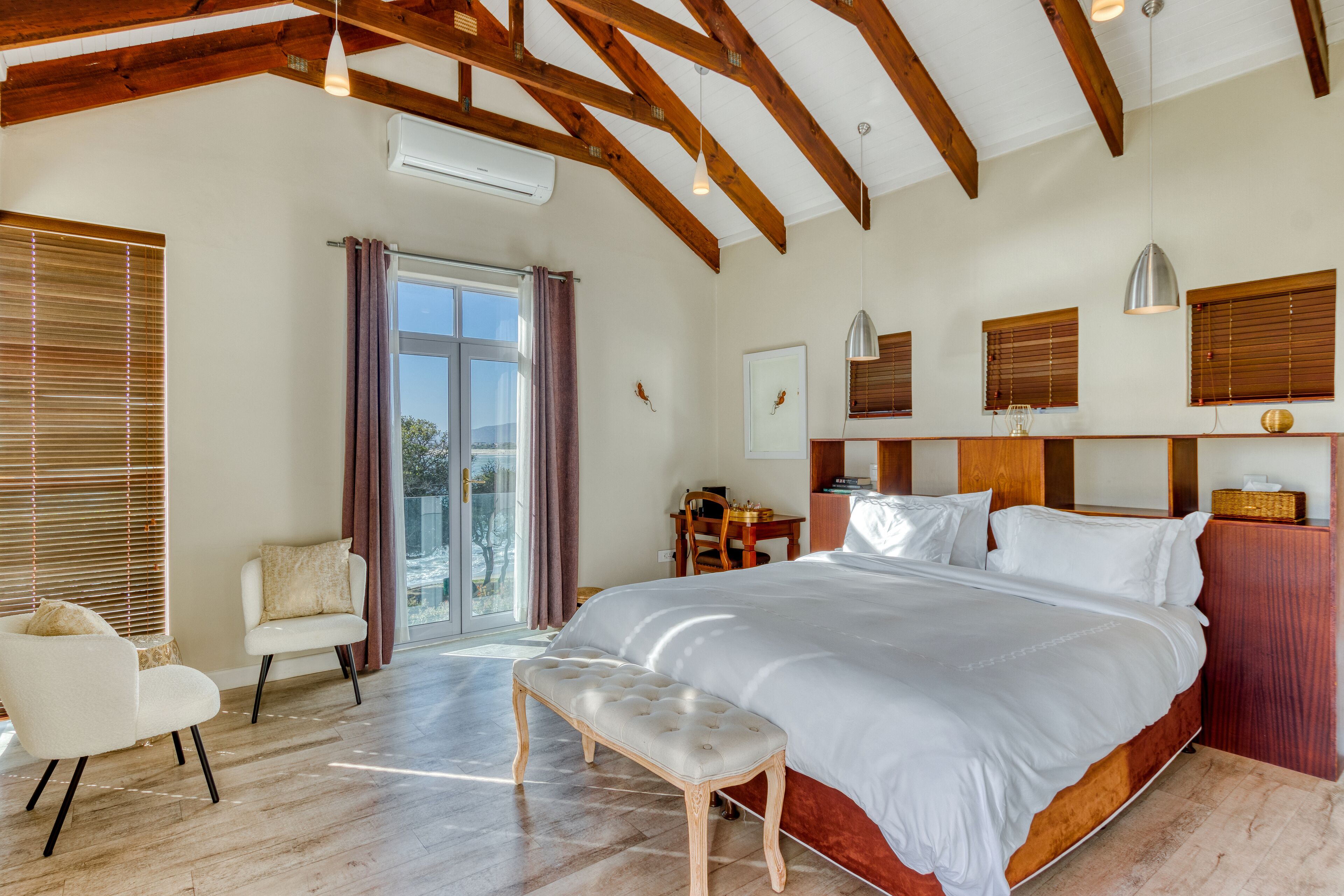 Sábanas de algodón egipcio, ropa de cama de alta calidad y minibar 