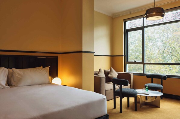 Executive King Suite | Premium bedding, pillowtop beds, desk, laptop workspace