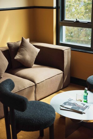 Executive King Suite | Premium bedding, pillowtop beds, desk, laptop workspace