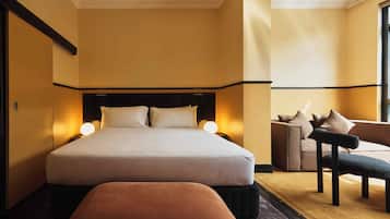 Executive kamer | Luxe beddengoed, pillowtop-bedden, een laptopwerkplek