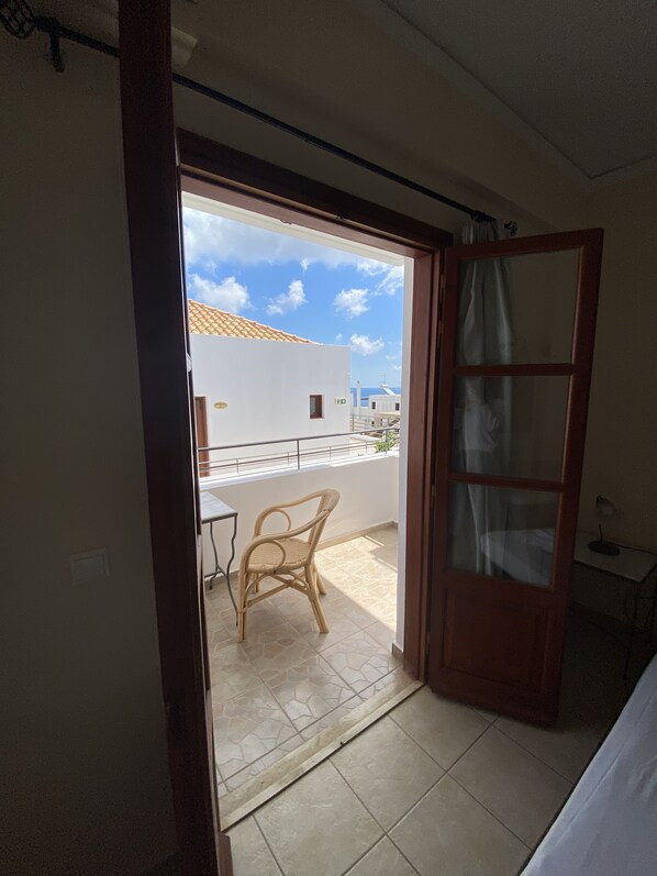 1 bedroom, premium bedding, desk, blackout curtains