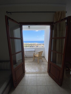 1 bedroom, premium bedding, desk, blackout drapes