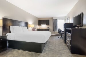 Standard Room, 1 King Bed, Non Smoking, Microwave | Premium bedding, pillowtop beds, in-room safe, desk