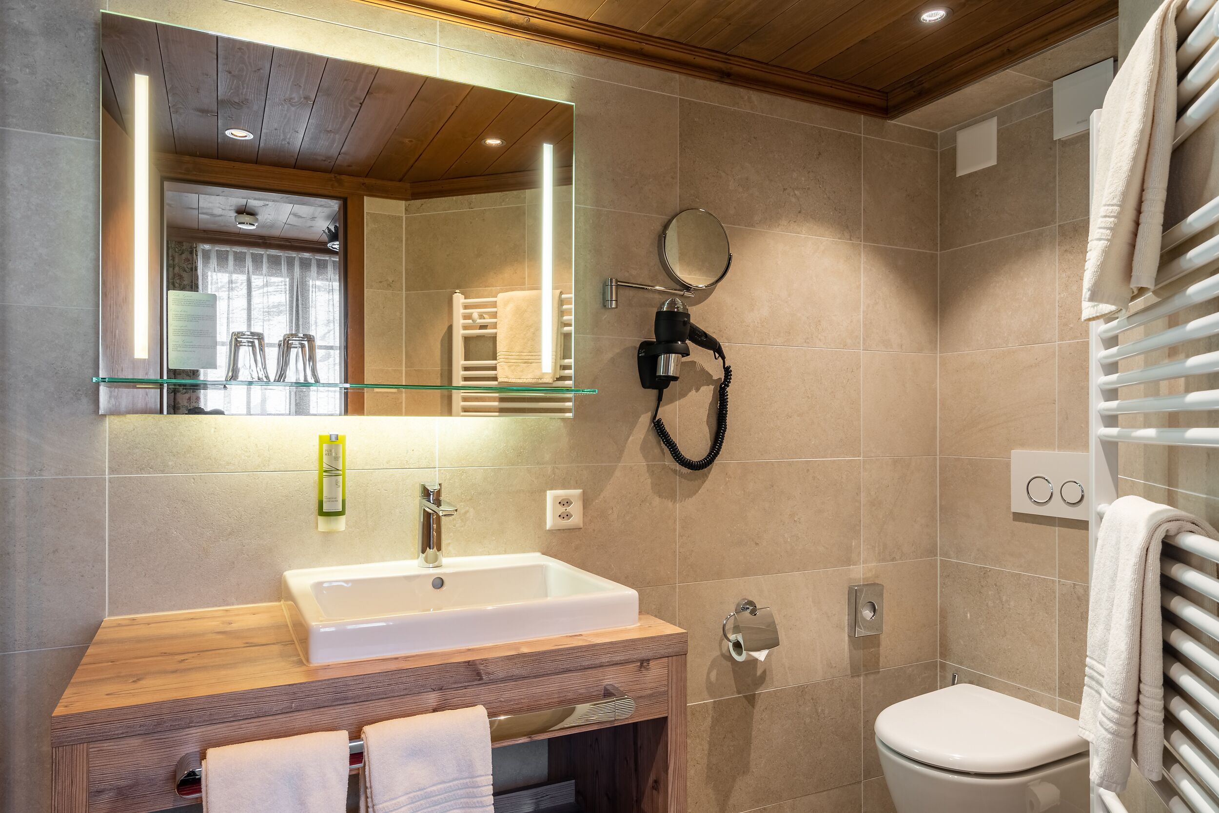 superior double room | bathroom | hair dryer, towels, soap, shampoo