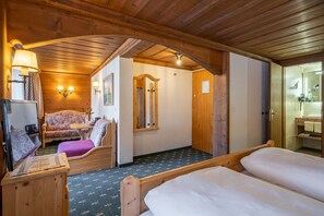Quarto casal superior | 1 quarto, roupas de cama premium, edredons de pluma, cofres nos quartos
