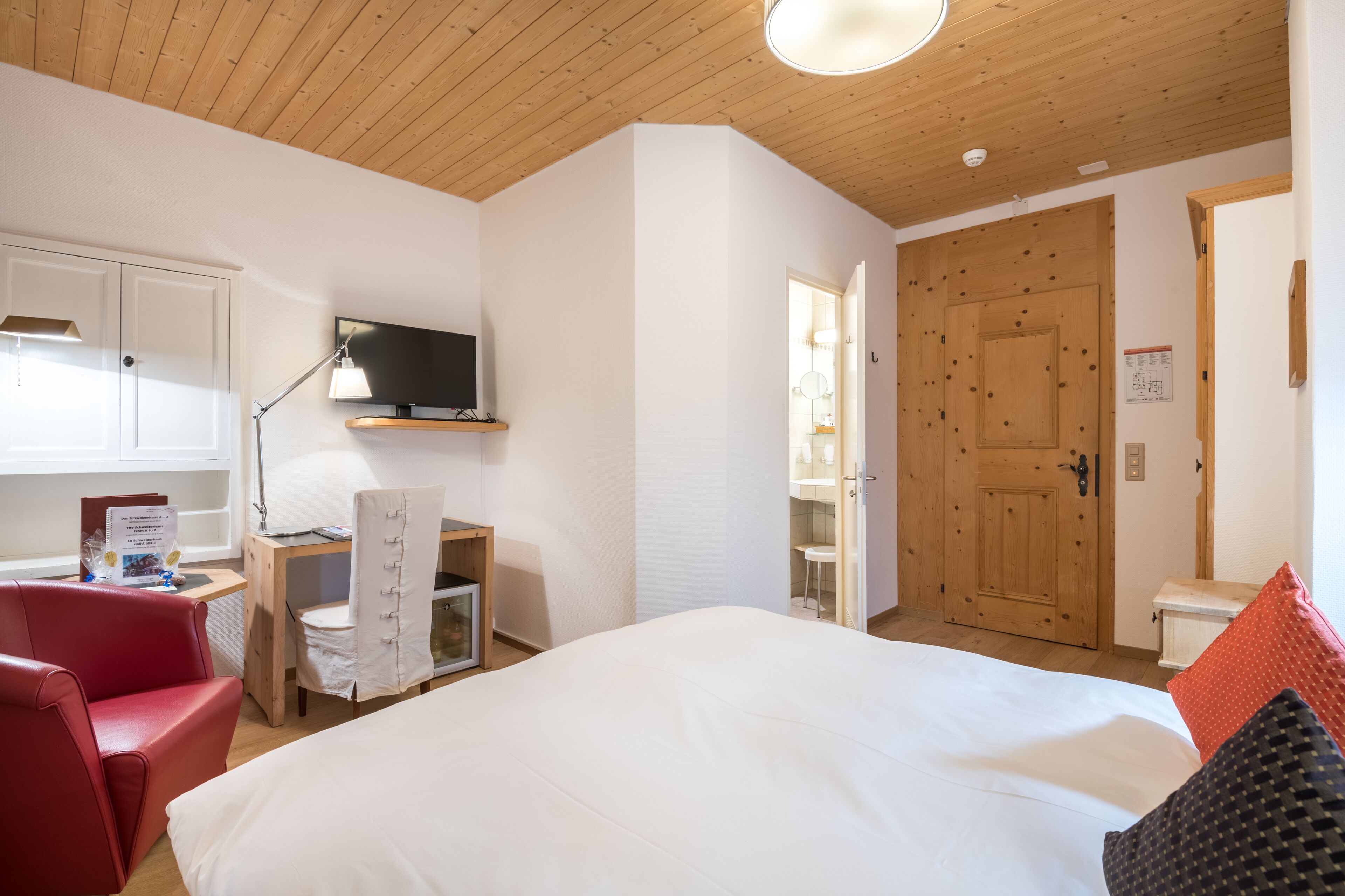 standard single room, mountain view | premium bedding, down duvets, minibar, in-room safe