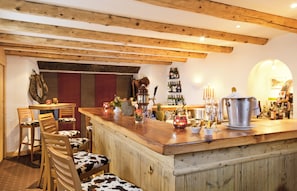 Bar (on property) - Schweizerhaus Swiss Quality Hotel (Bregaglia)