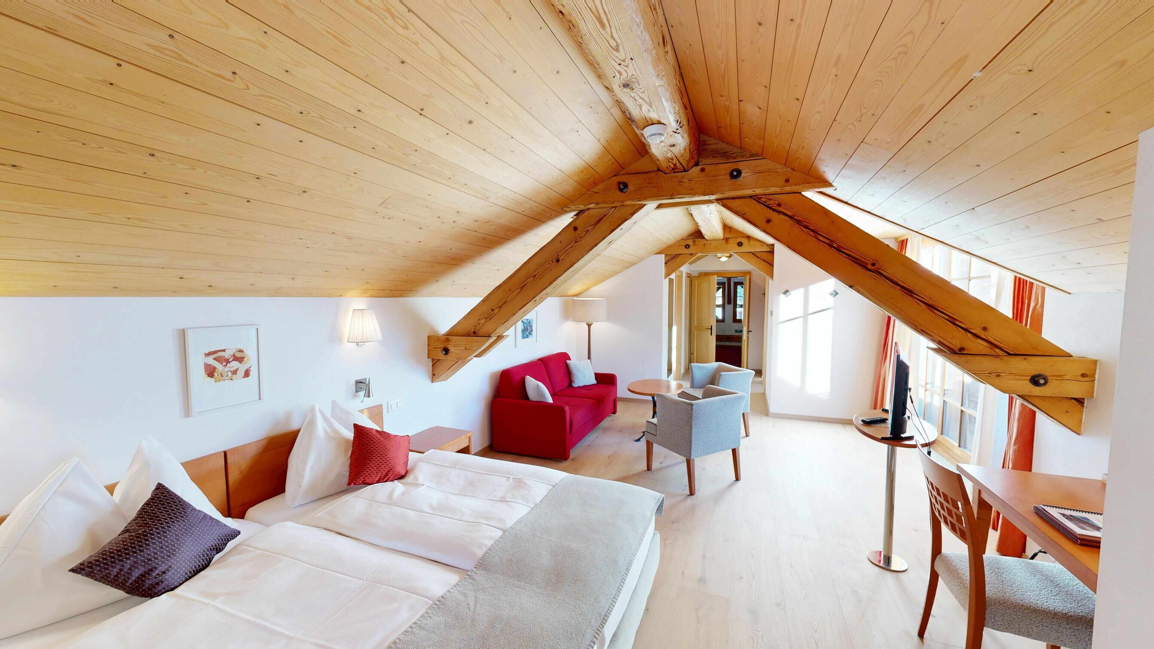 Suite – junior, fjellutsikt | Sengetøy av topp kvalitet, dundyner, minibar og safe på rommet