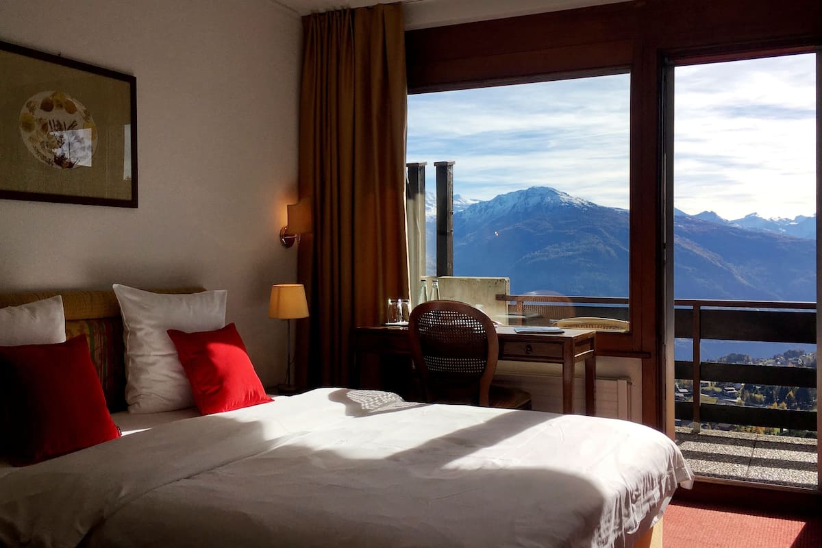 double room single use, balcony, mountain view | hypo-allergenic bedding, in-room safe, desk, blackout curtains