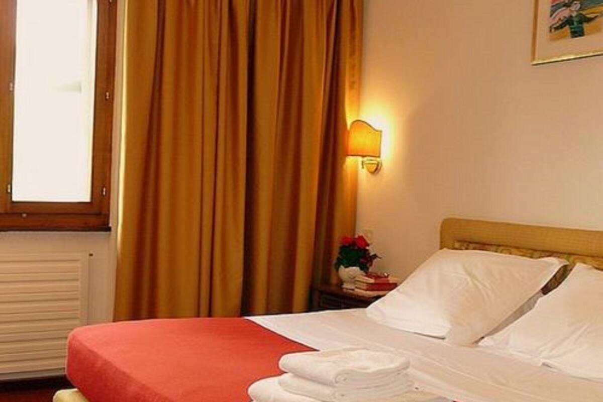 Double Room Single Use | Hypo-allergenic bedding, in-room safe, desk, blackout curtains