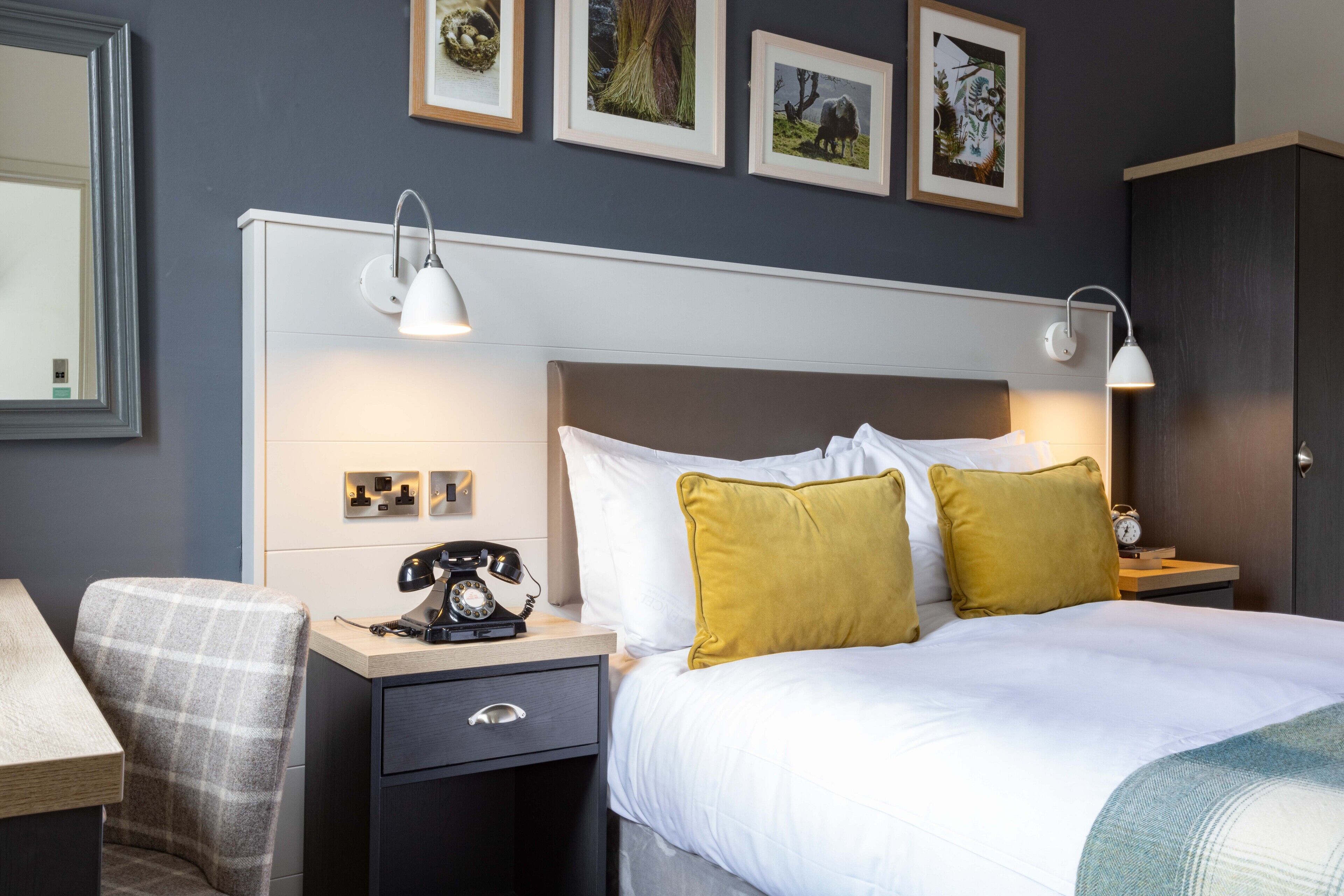 cosy double room | individually decorated, individually furnished, desk, laptop workspace