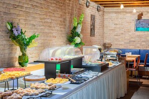 Daily buffet breakfast (EUR 13 per person)