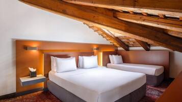 Hochwertige Bettwaren, Daunenbettdecken, Minibar, Zimmersafe