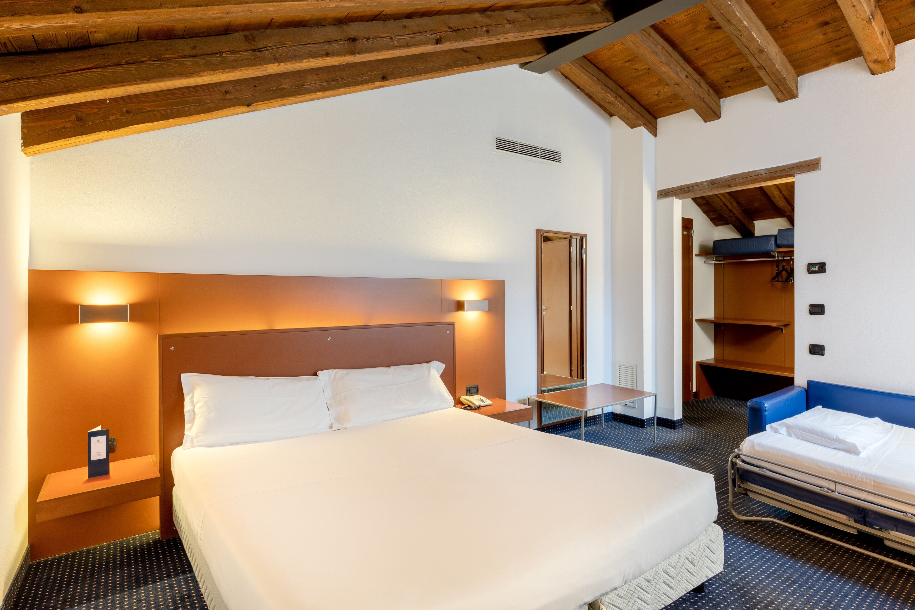 double room (con divano letto) | premium bedding, down duvets, minibar, in-room safe