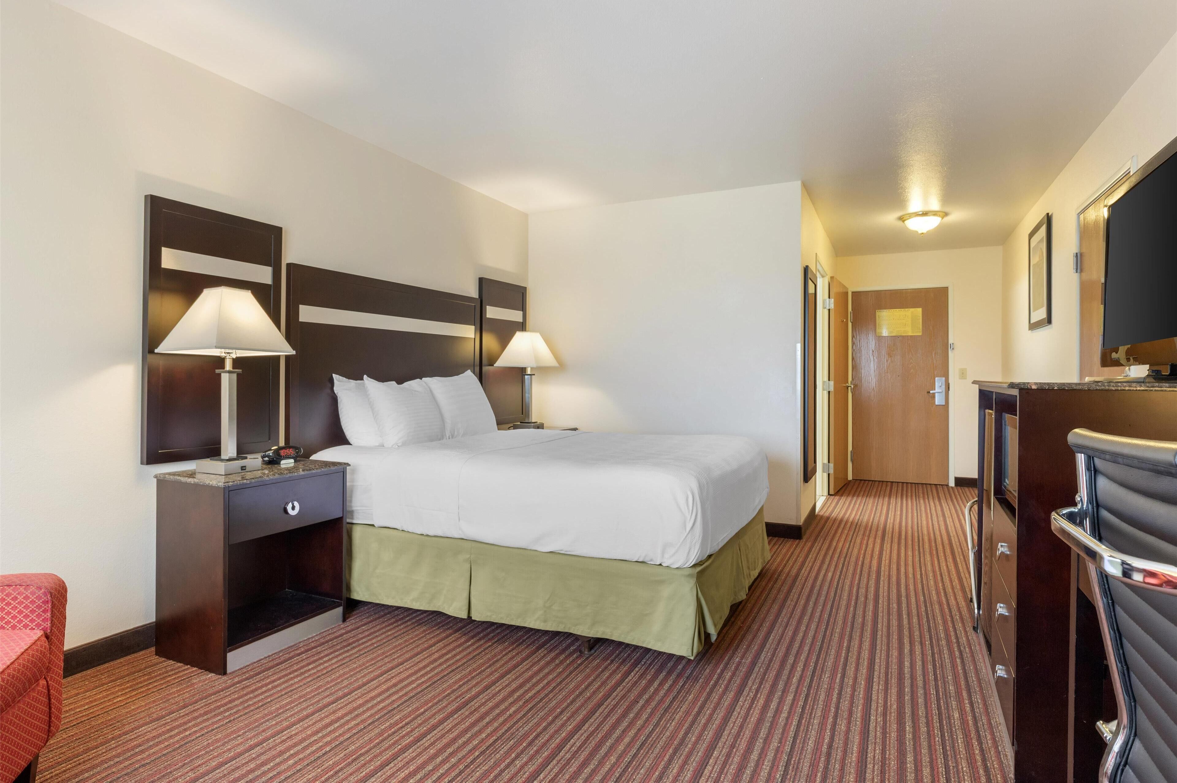 standard room, 1 queen bed, accessible, non smoking | desk, iron/ironing board, free cots/infant beds, wifi