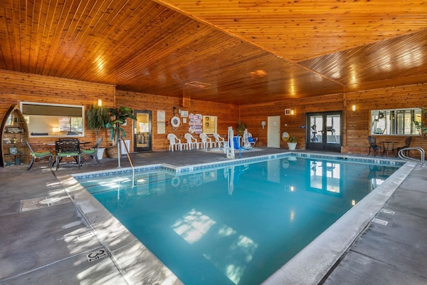 Kolam renang tertutup