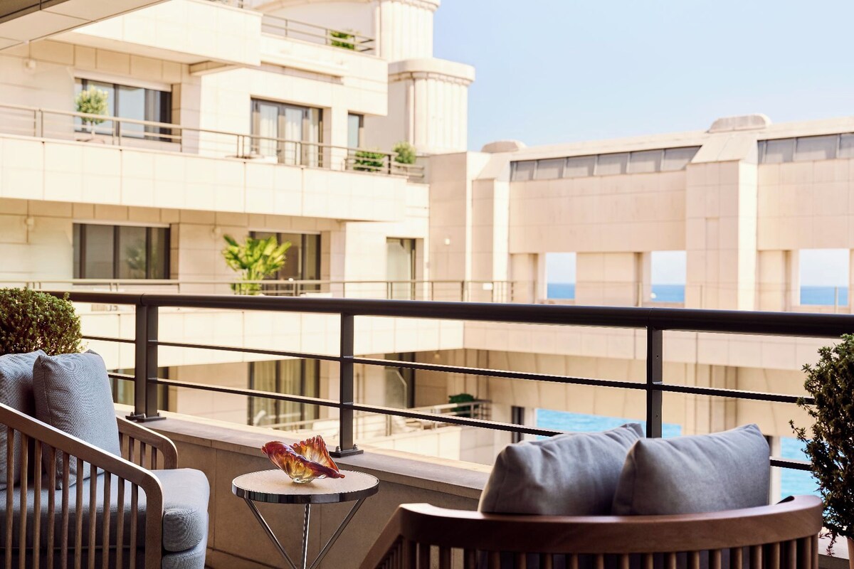 Deluxe Suite, Partial Sea View | 1 bedroom, premium bedding, pillowtop beds, minibar