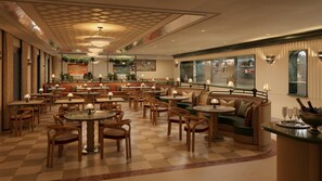 Aamiainen, lounas ja illallinen; kansainvälinen keittiö 