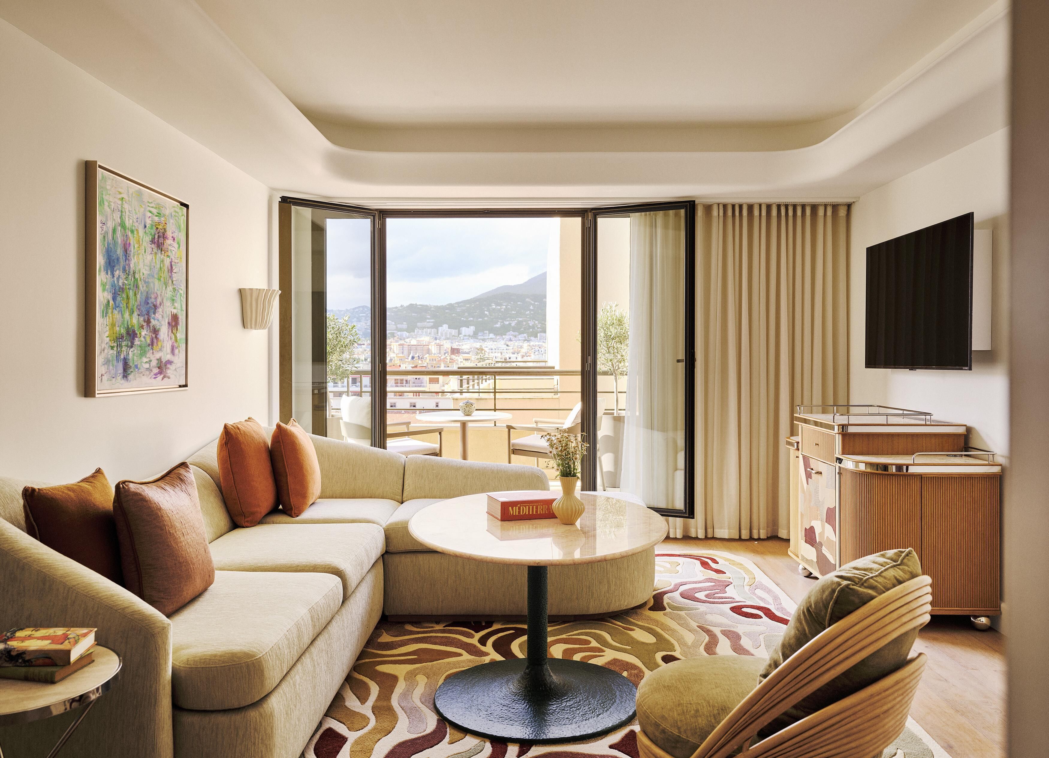 Classic Suite | 1 bedroom, premium bedding, pillow-top beds, minibar