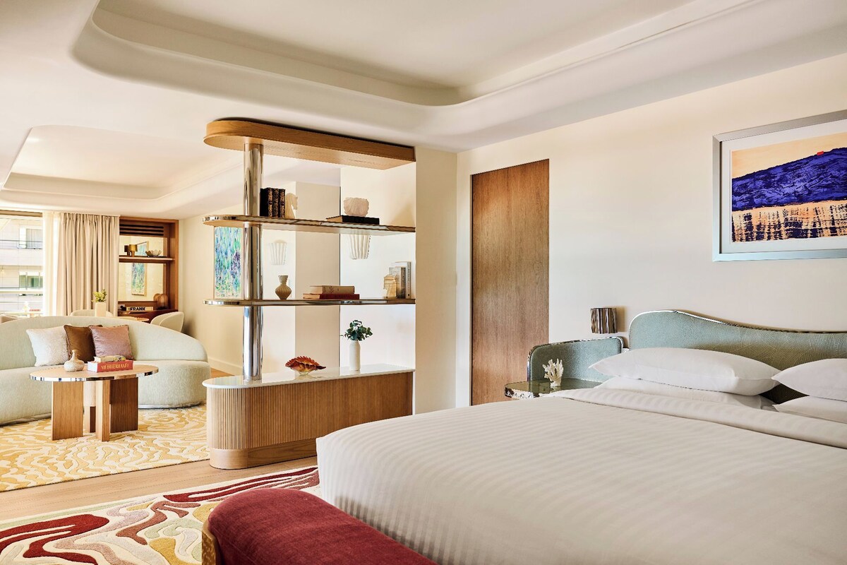Junior Suite | 1 bedroom, premium bedding, pillowtop beds, minibar