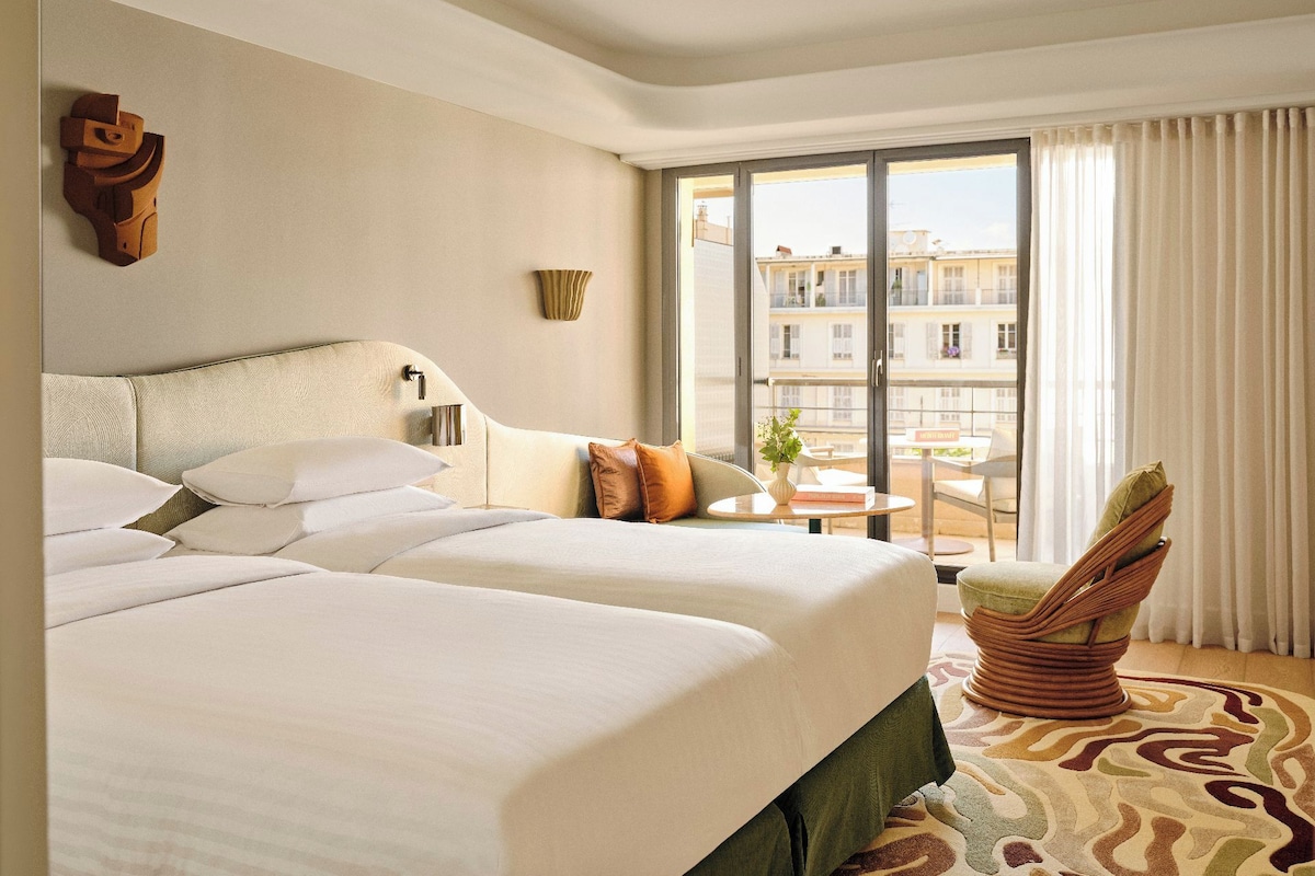 Room, 2 Twin Beds | 1 bedroom, premium bedding, pillowtop beds, minibar