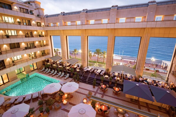 Aamiainen, lounas ja illallinen; kansainvälinen keittiö 