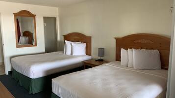 Tabla de planchar con plancha, wifi gratis y ropa de cama