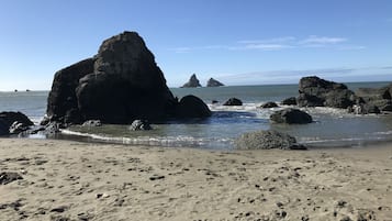 Una spiaggia nelle vicinanze