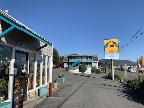 Pacific Sunset Inn - Brookings, OR