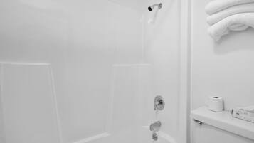 Combined shower/bathtub, deep-soaking bathtub, free toiletries