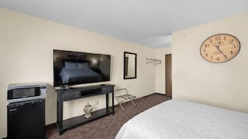 Single Queen Room | Desk, blackout curtains, iron/ironing board, free WiFi