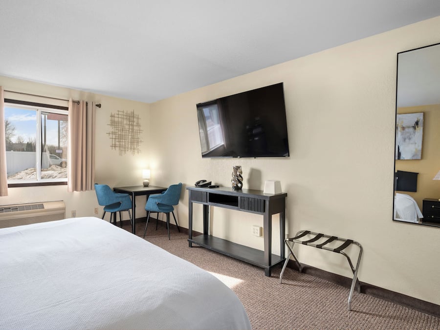 Rom | Skrivebord, blendingsgardiner, strykejern/-brett og wi-fi (inkludert)