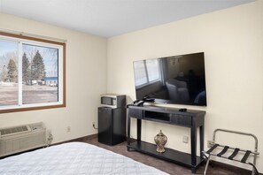 Habitación | Escritorio, cortinas opacas, tabla de planchar con plancha y wifi gratis