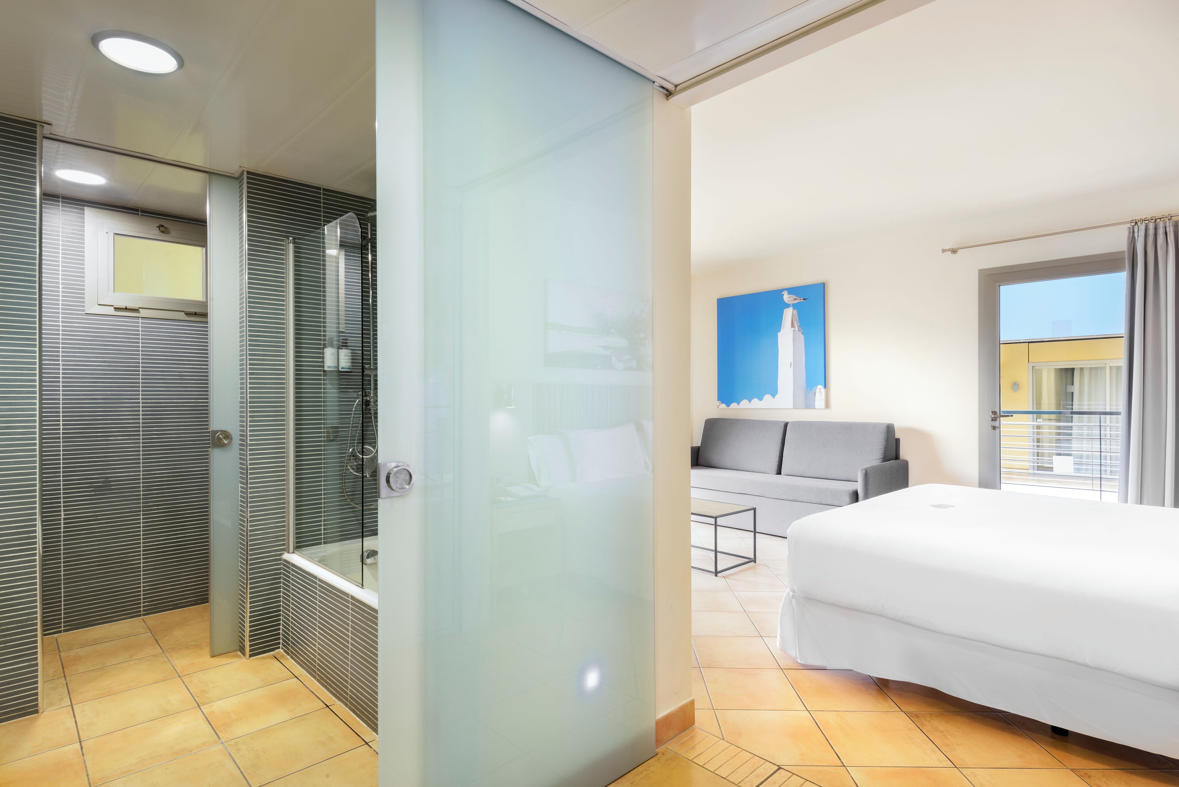 in-room safe, desk, soundproofing, free wifi