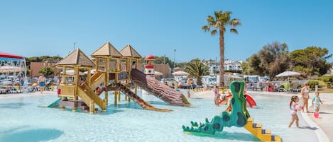 3 outdoor pools, open 9:00 AM to 7:00 PM, pool umbrellas, pool loungers