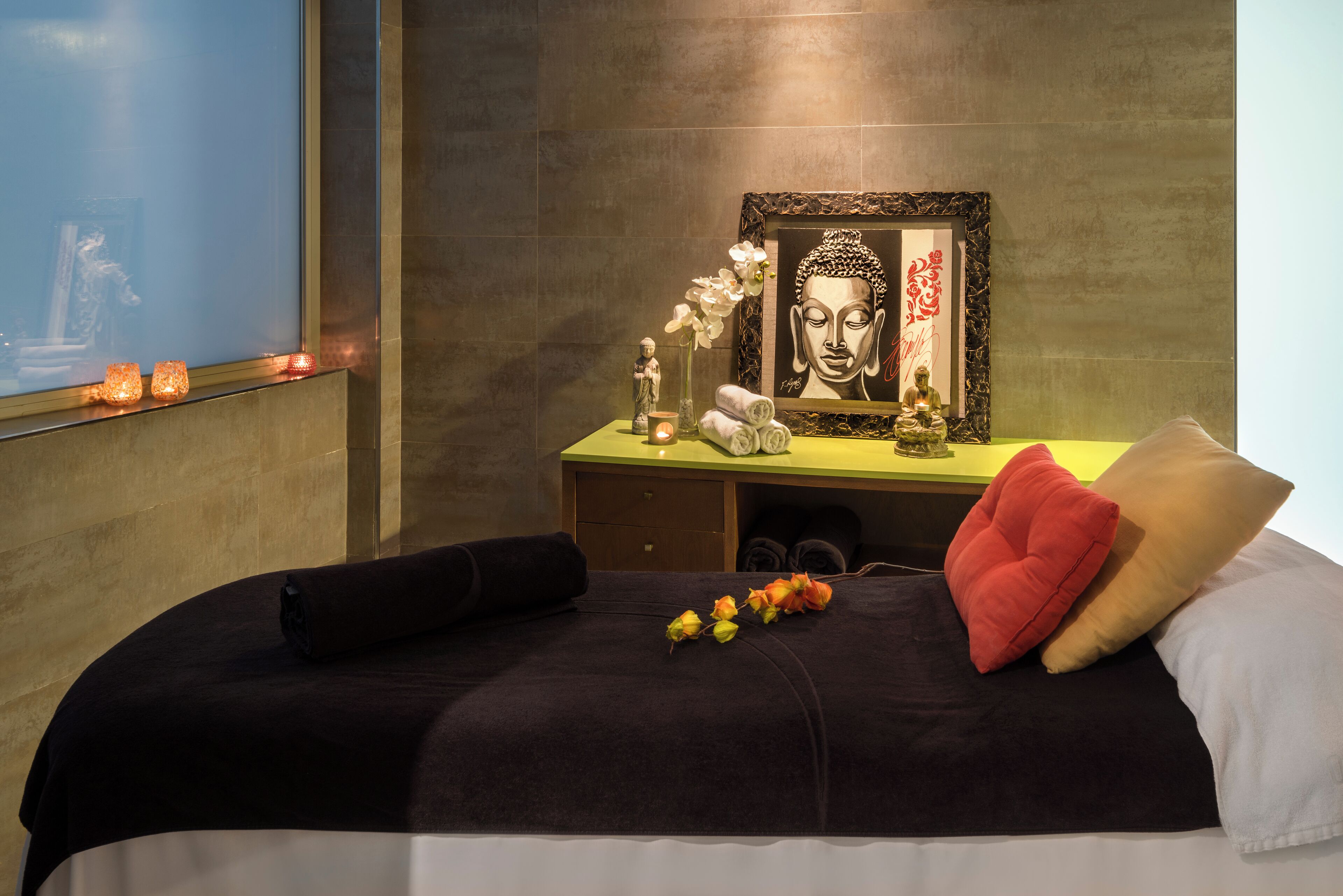 body treatments, hydrotherapy, aromatherapy, body wraps, facials