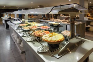Breakfast, lunch, dinner served; international cuisine 