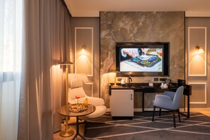 Minibar, in-room safe, individually furnished, desk - Savhotel Aemilia Bologna (Bologna)