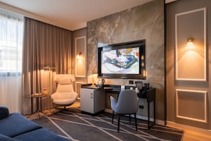 Minibar, in-room safe, individually furnished, desk