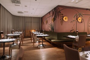 Breakfast and dinner served, local cuisine - Savhotel Aemilia Bologna (Bologna)