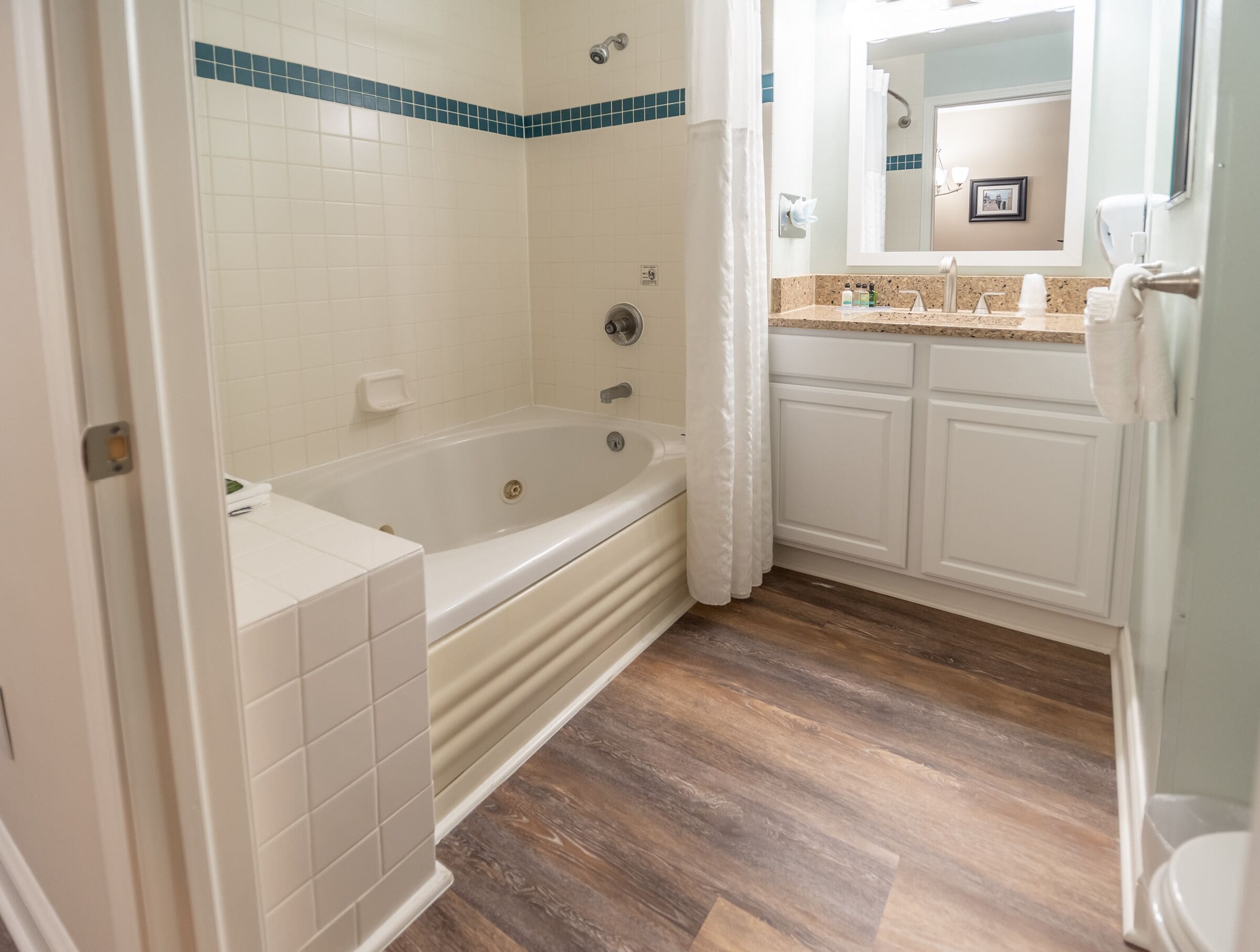 suite, 1 queen bed with sofa bed (anchor suite) | bathroom | free toiletries, hair dryer, towels