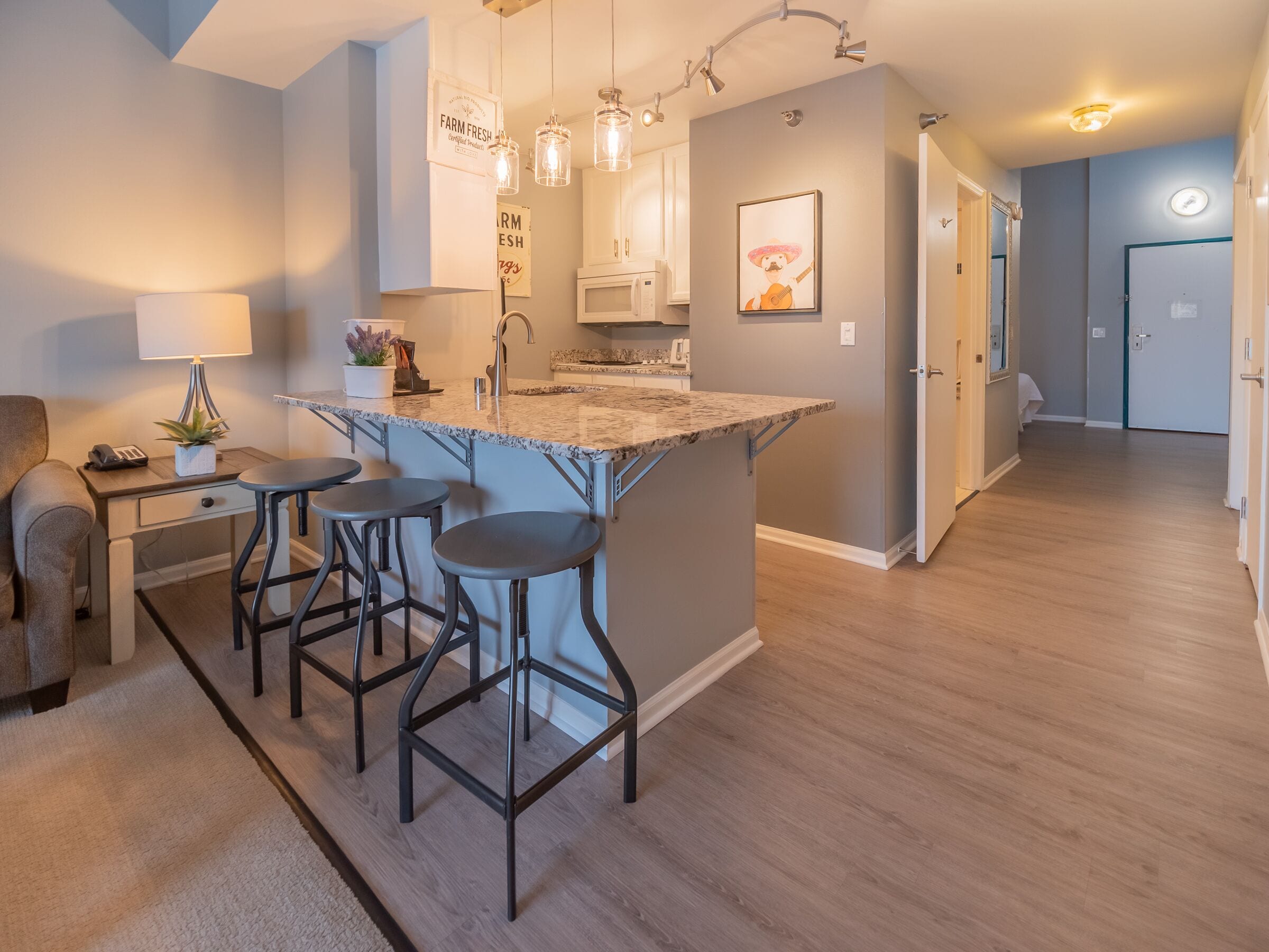 スイート (Belle Loft) | 専用キッチン | 大型冷蔵庫、電子レンジ、コンロ、食器洗い機