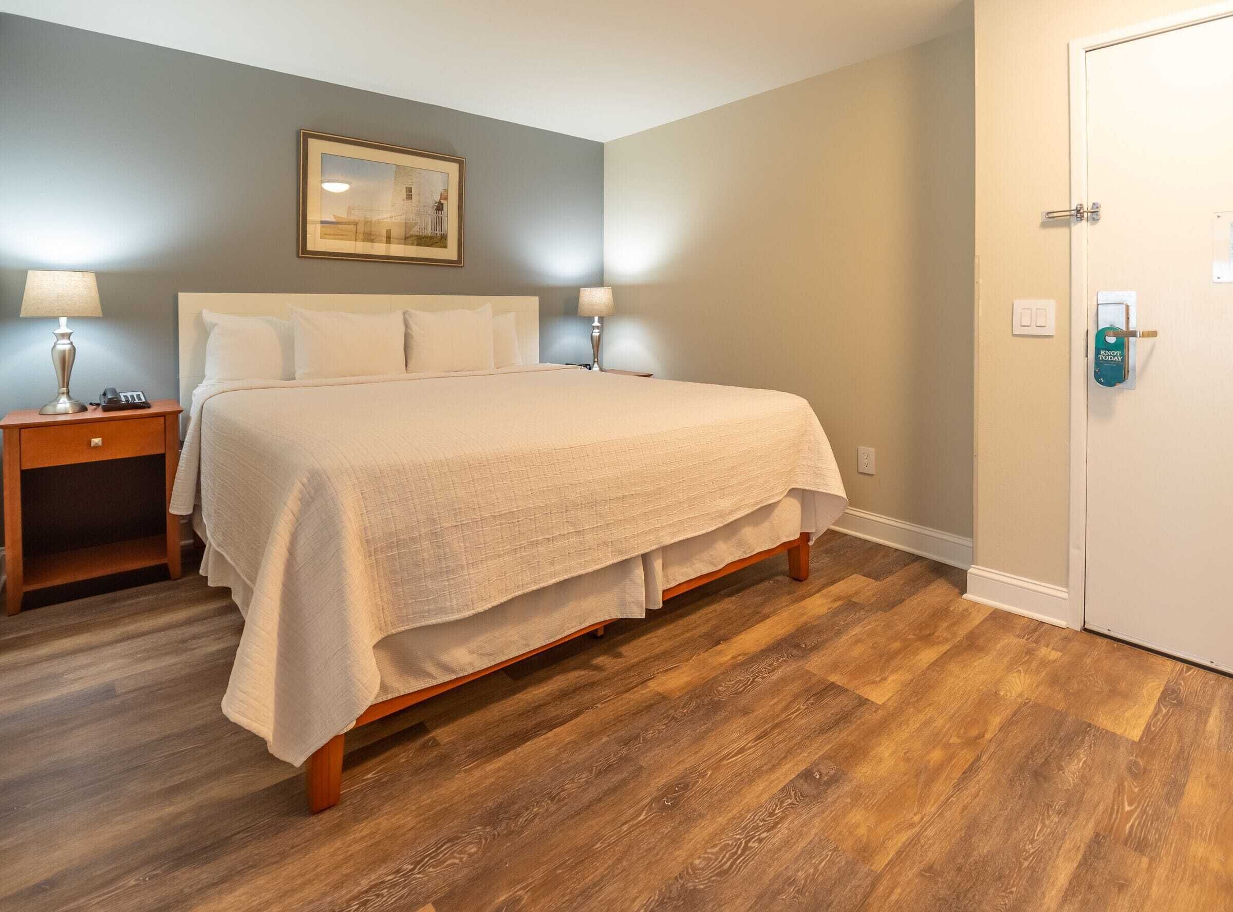 Premium bedding, desk, iron/ironing board, free wired Internet