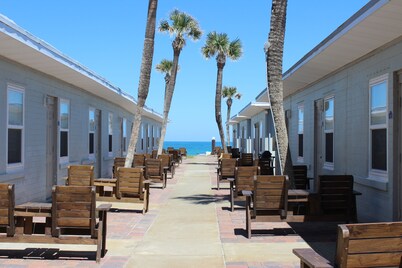 Shoreline Suites & Cabana Cottages