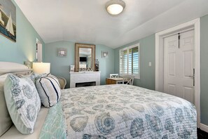 Blackout drapes, iron/ironing board, free cribs/infant beds, free WiFi - Shoreline Suites & Cabana Cottages (Daytona Beach Shores)