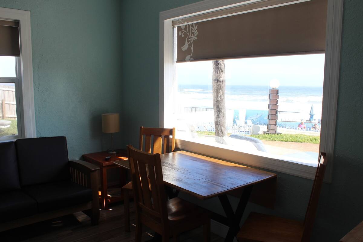 Suite, 2 habitaciones, cocina, frente al océano | Cortinas blackout, tabla de planchar con plancha y cunas gratuitas 