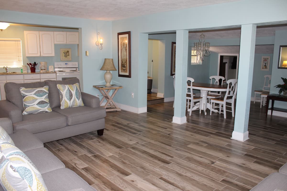 Apartment, 2 Bedrooms, Kitchen, Garden View | Living area