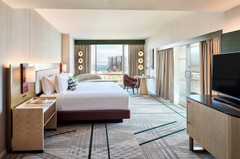 Junior Suite, 1 King Bed (Premier) | Premium bedding, down comforters, in-room safe, desk at Omni San Diego Hotel