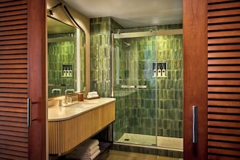 Combined shower/tub, free toiletries, hair dryer, bathrobes at Omni San Diego Hotel