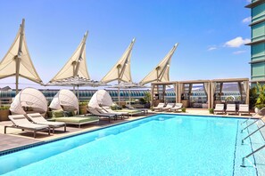 Piscina all'aperto, cabanas (a pagamento)